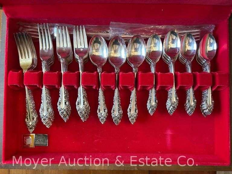 Set of Community/Oneida Silverware, 'Royal Grandeur' Pattern,  in 2 Wood Chests, Excellent Condition image