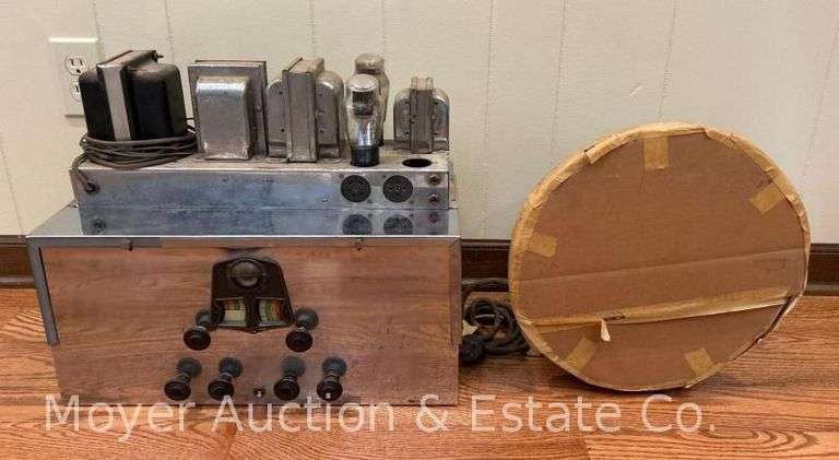 Vintage McMurdo Silver Masterpiece II Radio Receiver and Speaker image