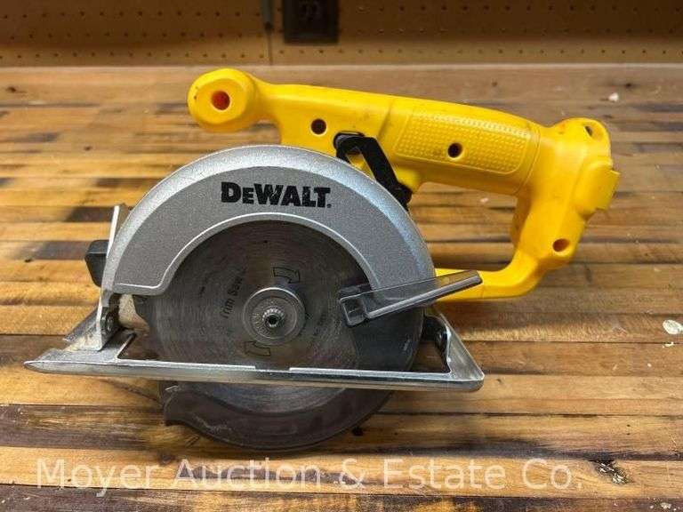 DeWalt DW930 Circular Saw, NO Battery image