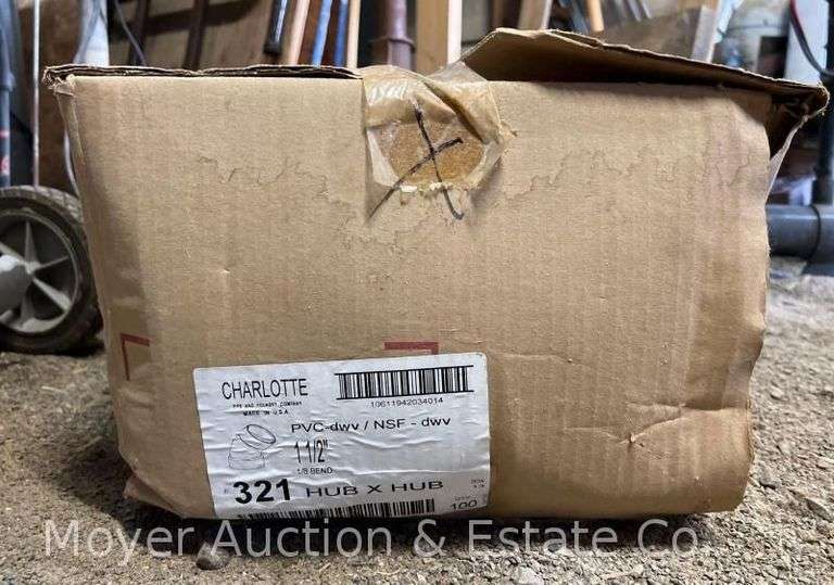 Box of 1.5" 1/8 Bend PVC Fittings image