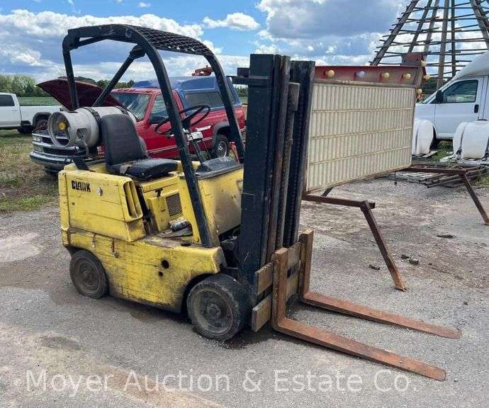 Clark 3,000lb Propane Forklift, Condition Unknown, Meter Shows 954 Hours image