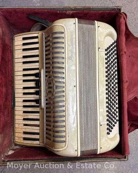 Paolo Soprani Accordion, with Case image