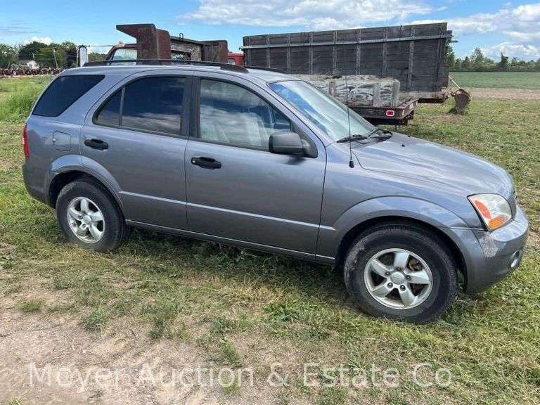 2008 Kia Sorento, mileage not known, told it has a bad engine, with title image