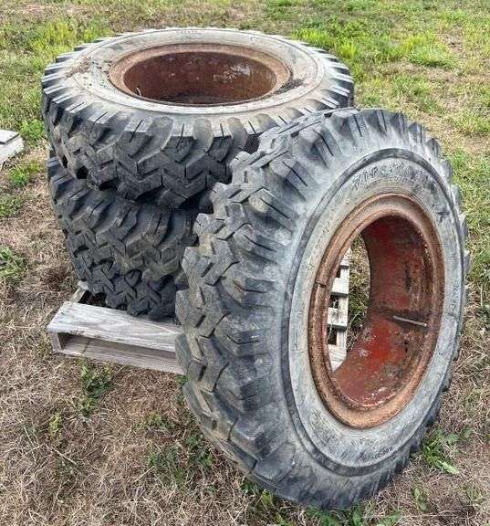 Set of 4 Truck Tires, 9.00-20 image