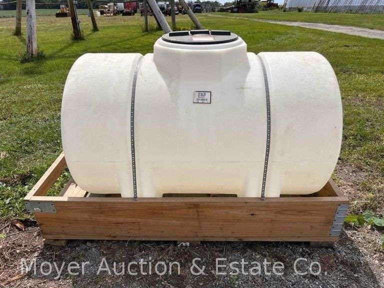 325 Gallon Poly Tank with Lid, Attached to Wood Pallet image