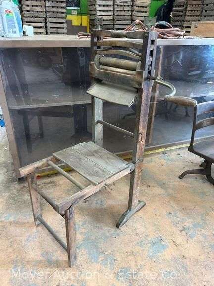 Wash Tub Stand with Ringer image