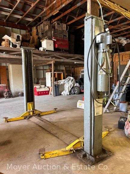 Weaver 2 Post Automotive Lift, Works, Must Disassemble and Remove From Barn image