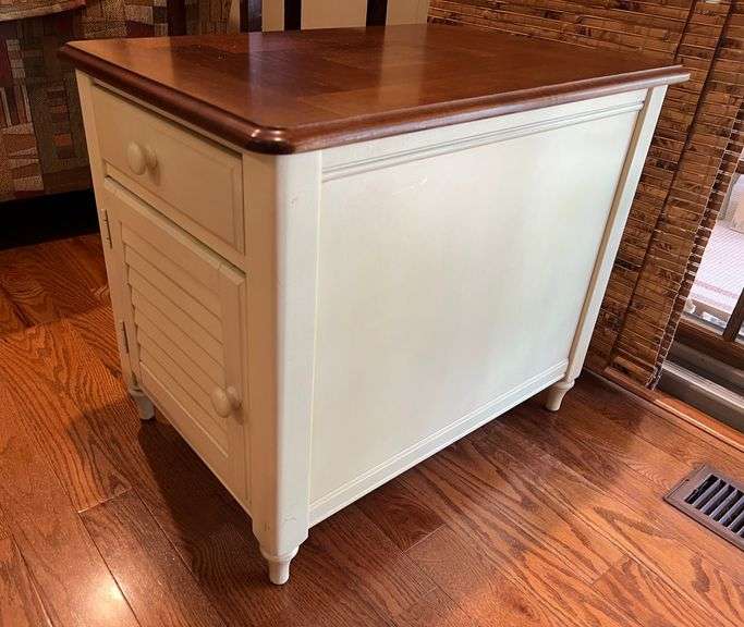 Hammary Nightstand, Single Drawer Over Door, 19"x27"x23"h image