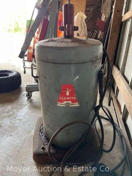 Air Driven Grease Pump image