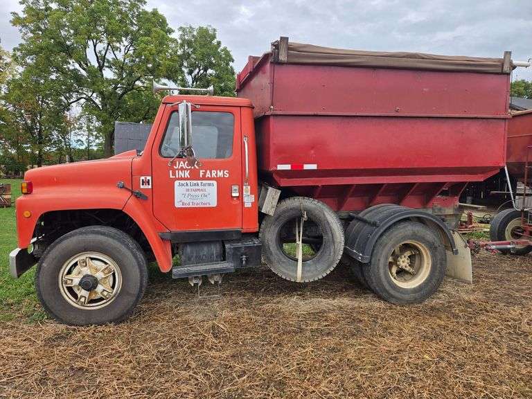 1980 International Mod. 1955 semi w/mounted 300 bu. center dump gravity box image