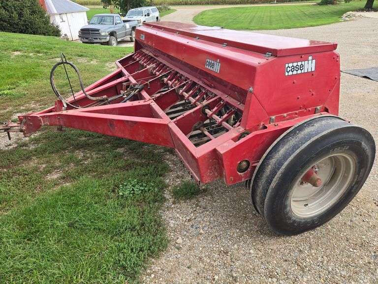 Case IH Mod. 5100 Soybean Special 21-hole double disc grain drill image