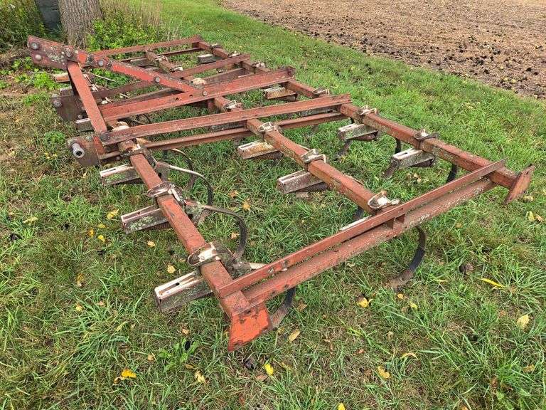 3pt. IHC  12’ Vibrashank field cultivator image