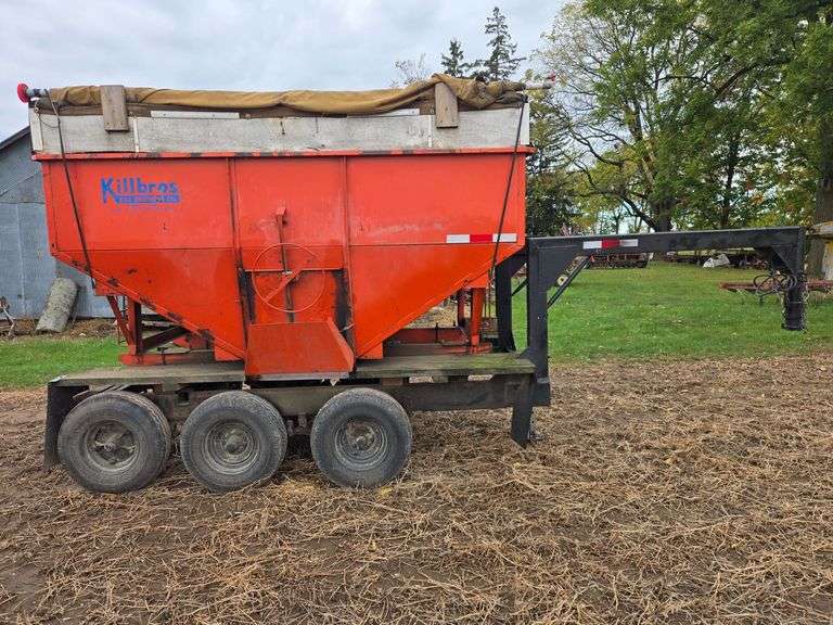3 axle gooseneck 200 bu. gravity trailer w/brakes & lights image
