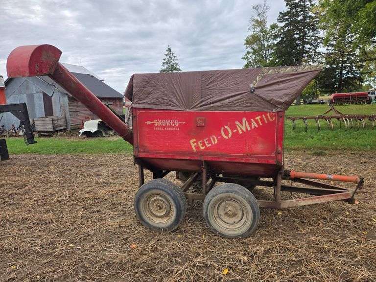 SNOWCO dual axle feed or fertilizer auger cart, 2 ton image