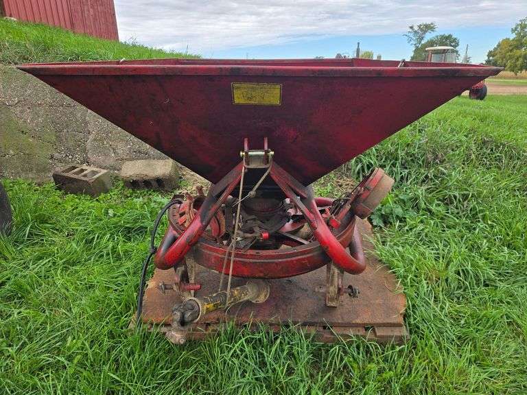 3pt. Lely seed or fertilizer spreader, PTO, 10 bu. hopper image