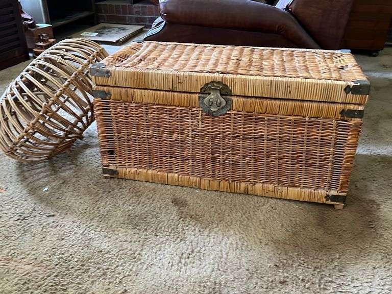 Wicker Chest & Misc image
