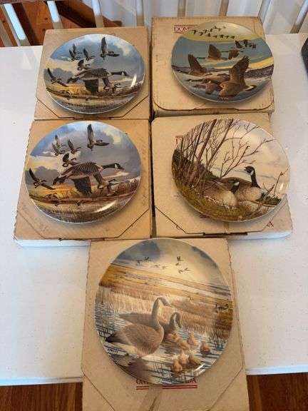 (5) Canadian Geese Collector Plates by Donald Pentz image