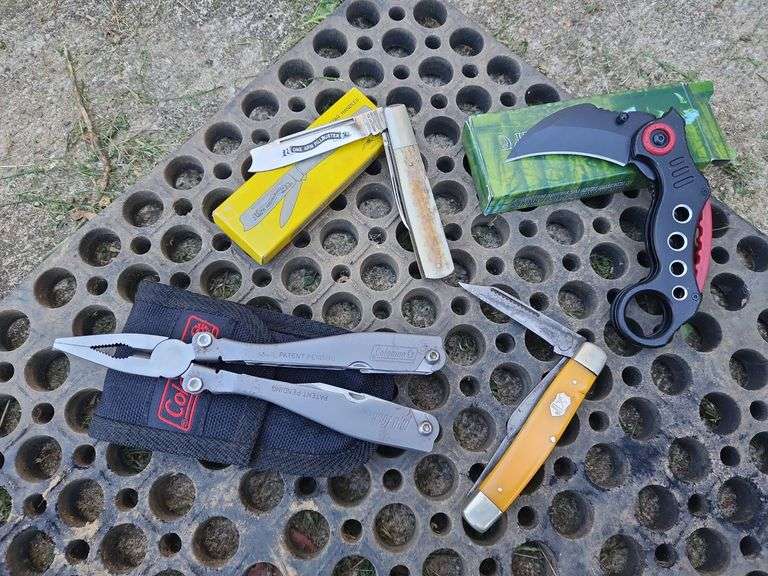 Assorted Knives image