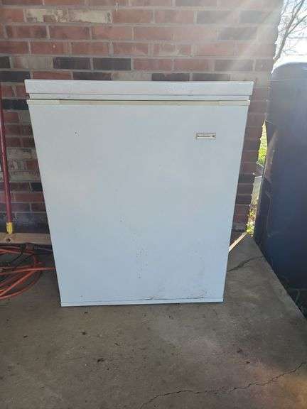 Kelvinator Chest Deep Freeze 27"x34"x22" image