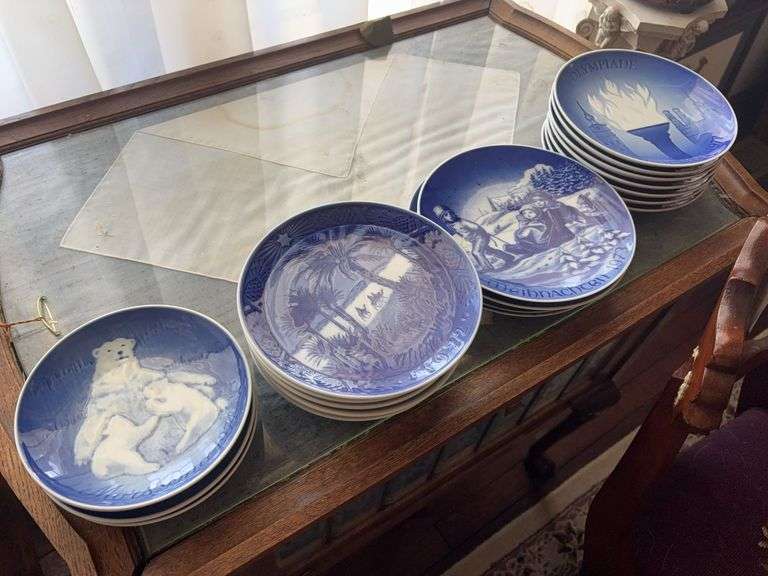 Assorted Holiday Decor Plates image