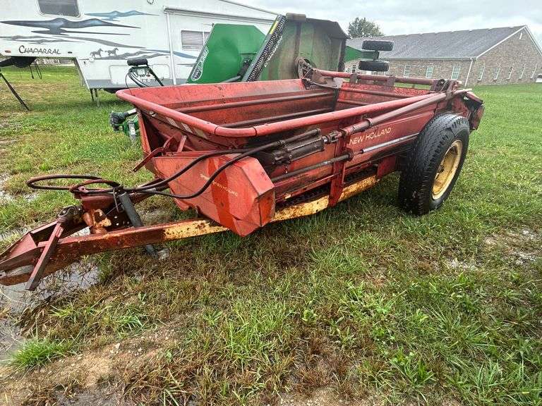 New Holland Manure Spreader image