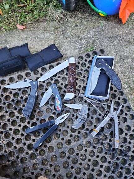 Assorted Knives image