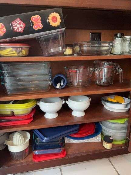 Pyrex Baking Dishes Measuring Cups Plastic Ware ect image