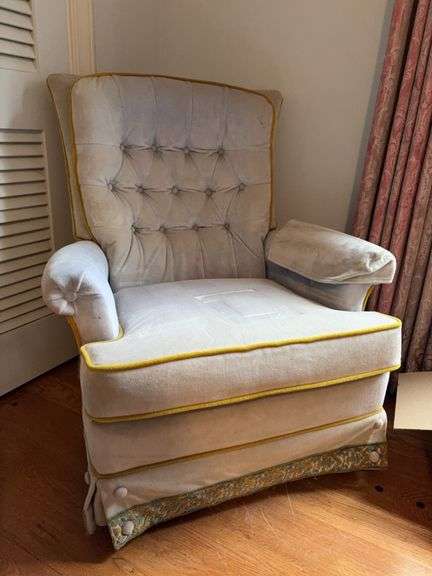 Button Back Swivel Arm Chair 32”x36”x36” image