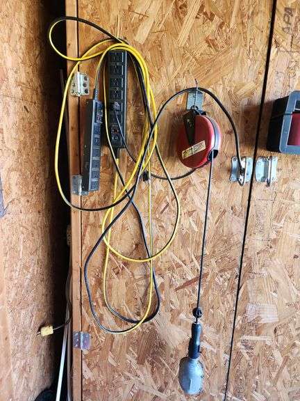 Craftsman Drop Light and 2 Extension Cords image