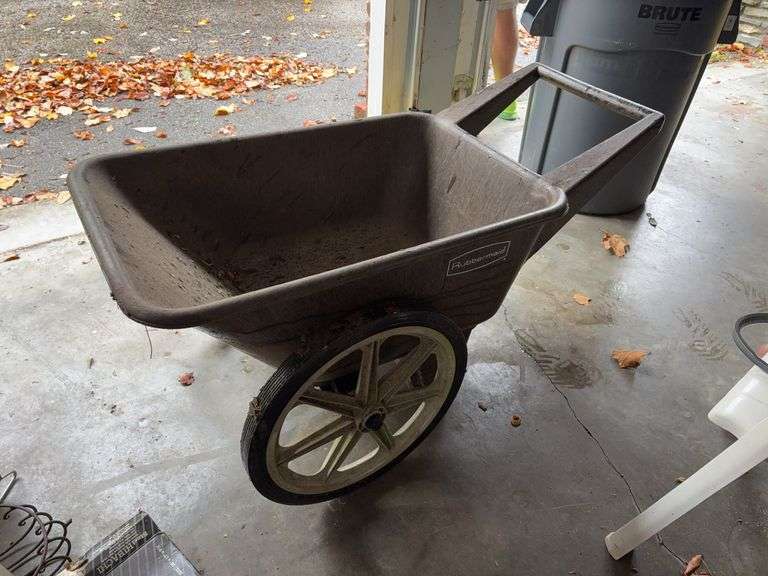 Rubbermaid Yard Cart image