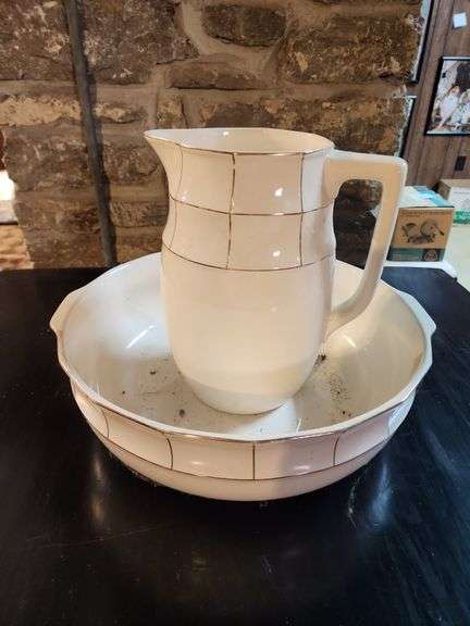 Villeroy and Boch Pitcher and Water Basin image