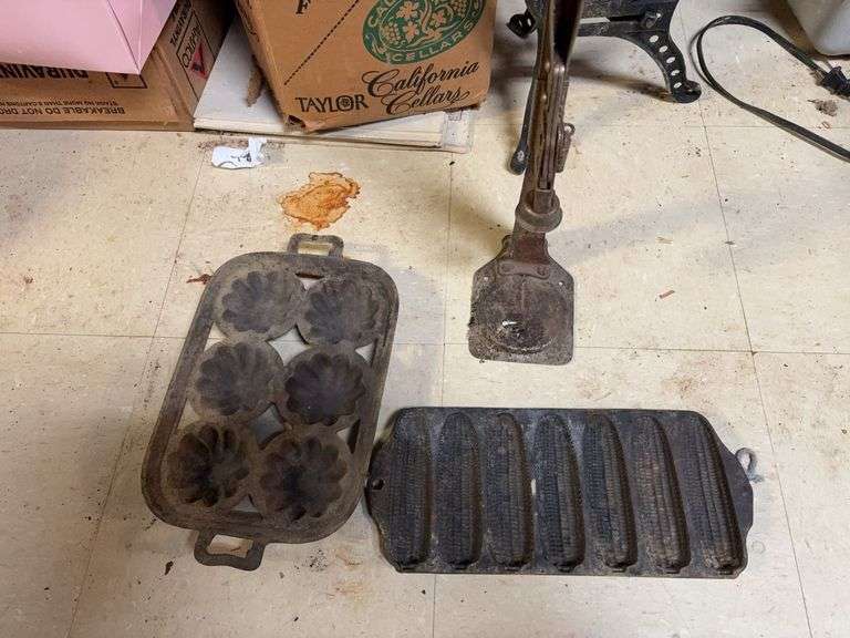 Cast Iron Corn Muffin Pans image