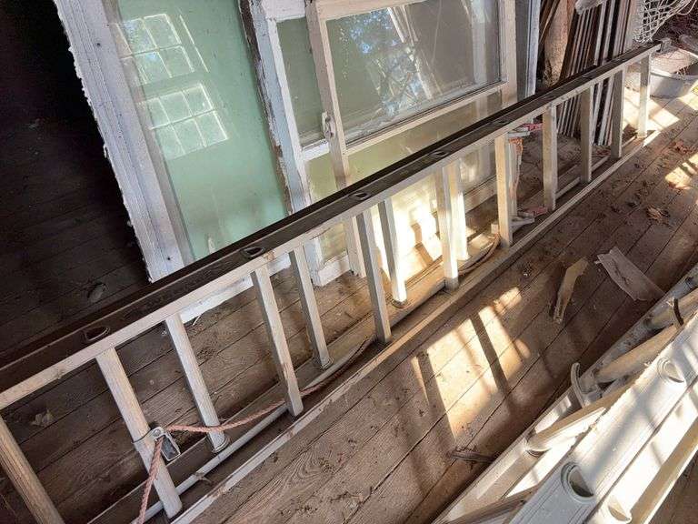 Werner 18’ Aluminum Extension Ladder image
