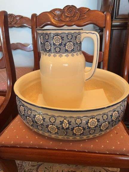 Villeroy & Boch Wash Bowl & Pitcher image