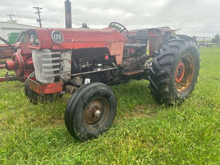 Massey Ferguson 175 tractor, tack is showing 2935 hours image