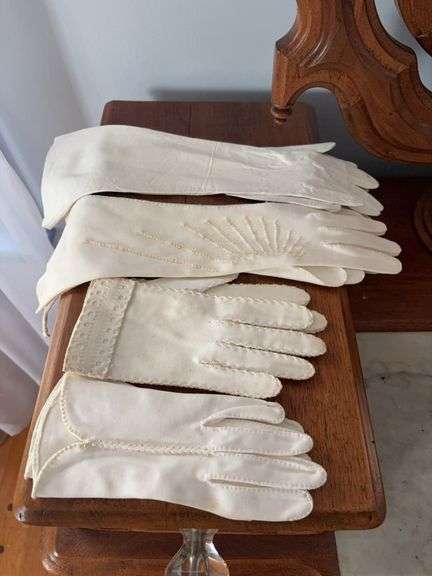 4 Pairs of Ladies Gloves image