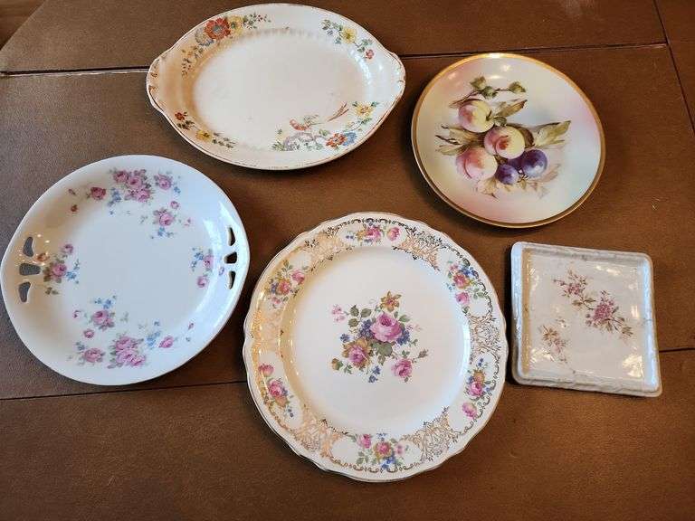 Assorted Floral Pattern Dinnerware image