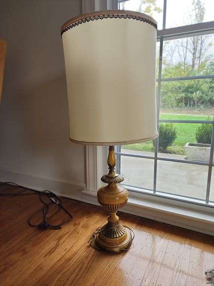 Table Lamp image