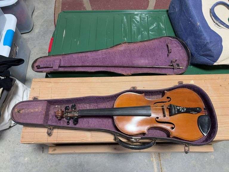 Vintage Violin image