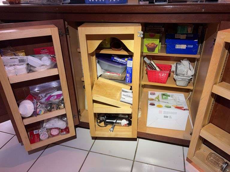 Assorted Kitchenware Scales Parchment Paper Spiralizer image