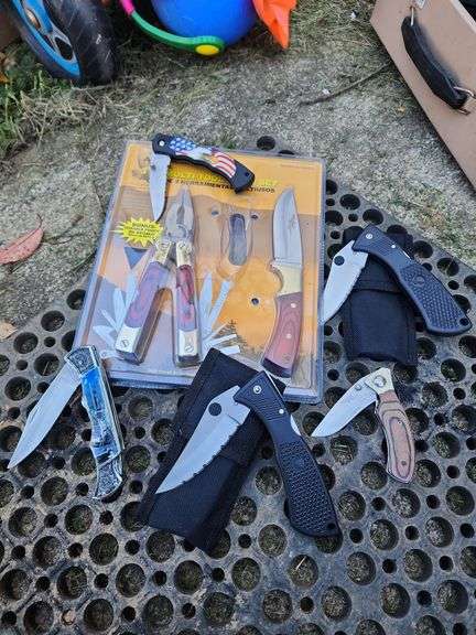 Assorted Knives image