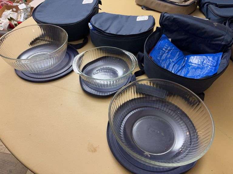 (2) 4.5qt pyrex bowls & (1) 2qt pyrex bowl - all come with portable cases and hot & cold packs image