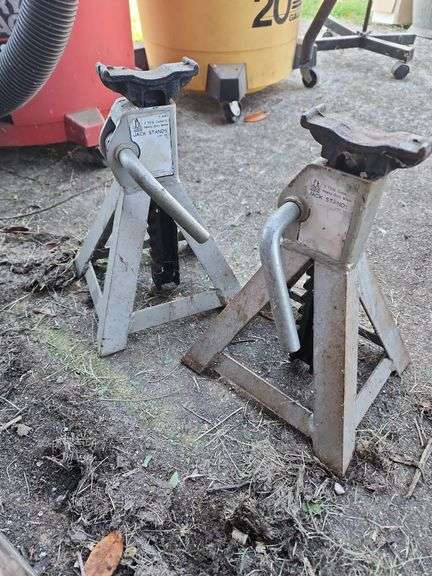 (2) 3 Ton Jack Stands image