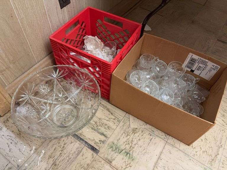 Punch Bowl and Cup Set image