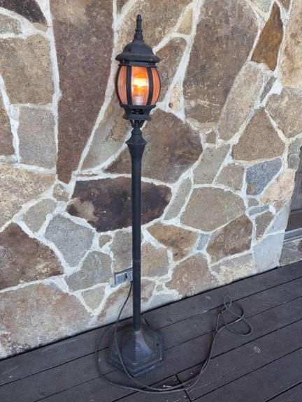 Floor Lamp image