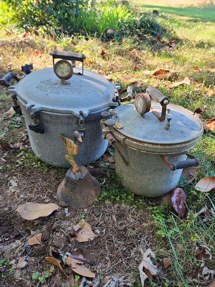 2 Pressure Cookers image