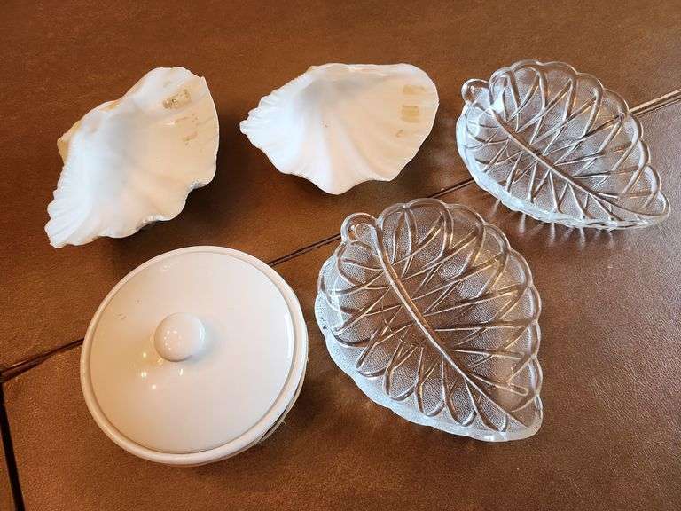 2 Leaf Candy Dishes, 2 Shell Bowls and Serving Cariff image