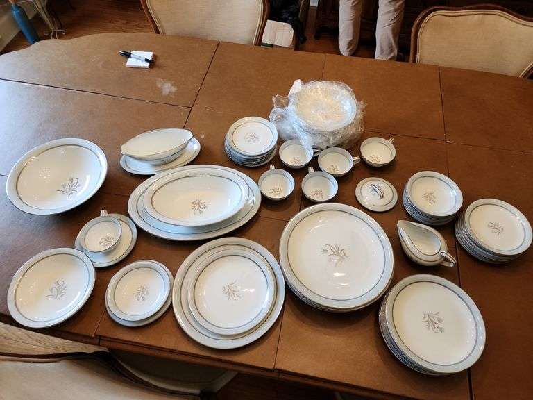 Noritake China 8 Piece Place Setting image