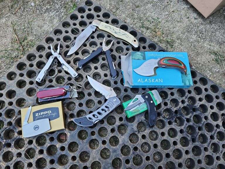 Assorted Knives image