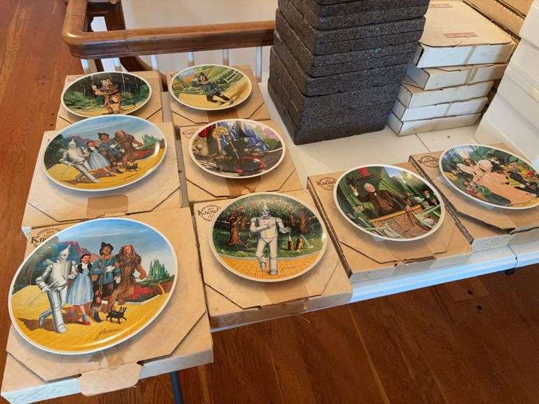 (8) Wizard of Oz Series Collector Plates by James Auckland image
